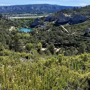 Camping De La Vallée Heureuse Orgon